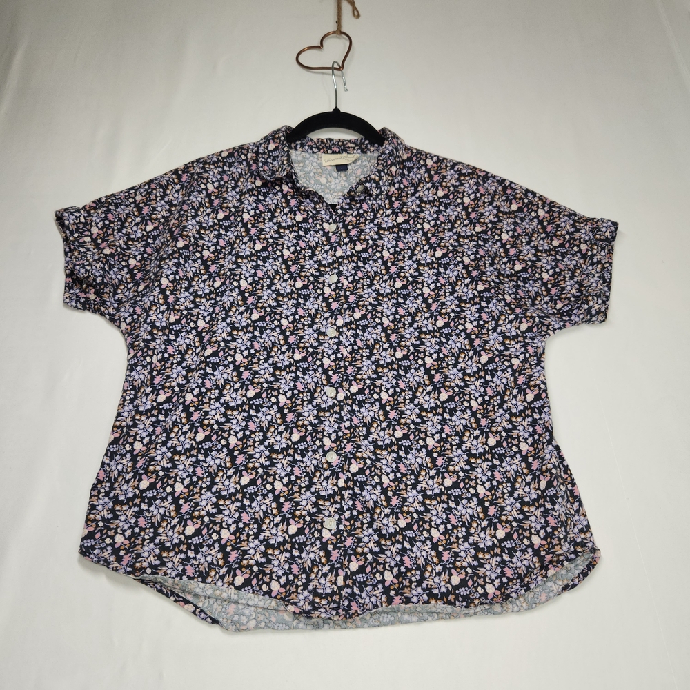 ⭐️Universal Thread Size S Floral Button Down Shirt Short Sleeve Lightweight